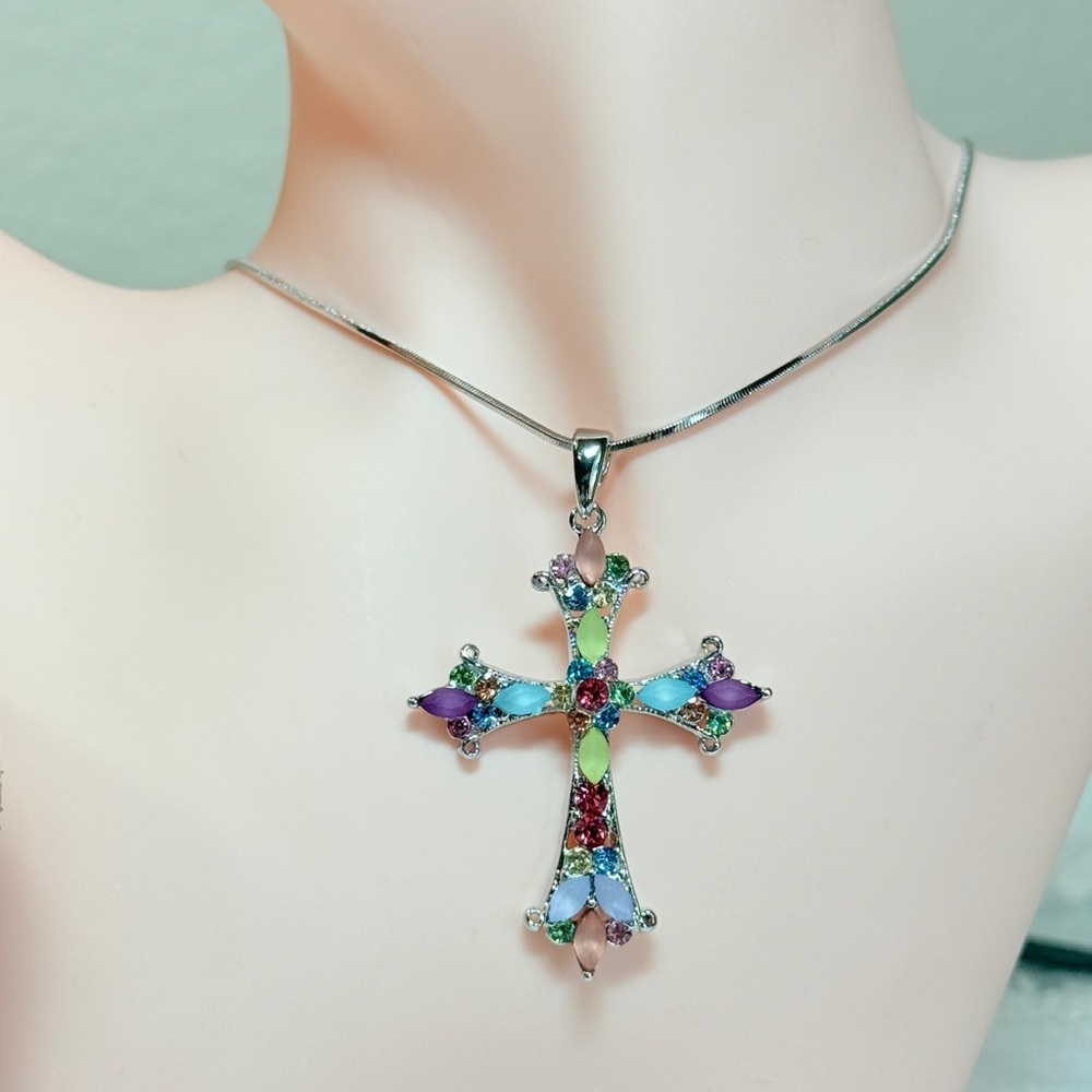 ⚜️ Multicolor Gemstone Cross Pendant Necklace - Picture 5 of 6